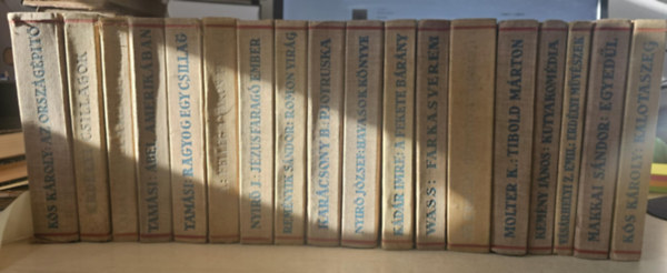 Ks Kroly, Makkai Sndor, Vsrhelyi Z. Emil, Kemny Jnos, Molter Kroly, Wass Albert, Kdr Imre, Nyr Jzsef, Karcsony Ben, Remnyik Sndor, Tamsi ron, Kuncz Aladr - 18db Erdlyi Szpmves Ch, KNYVMENT AJNLAT: Az orszgpt+ Kalotaszeg+ Egyedl+ Erdlyi mvszek+ Kutyakomdia+ Tibold Mrton+ Farkasverem+ A fekete brny+ Havasok knyve+ Jzusfarag ember+ Pjotruska+ Romon virg+ Ragyog