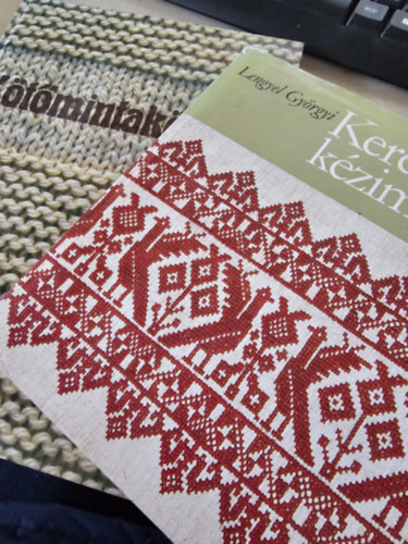 Lengyel Györgyi - Keresztszemes kézimunkák + Kötőmintakönyv