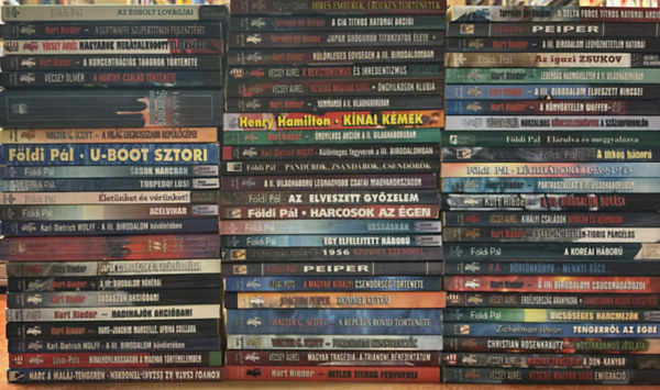 Karl-Dietrich Wolff, Lévai-Potó, Földi Pál, Kurt Rieder, Walter G. Scott, Vécsey Olivér, Zicherman István, Christian Rosenkrautz, Joachim Peiper, Henry Hamilton, Torrente del Bosque, Végvári - 70 db történelmi kötet