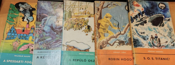 Mándy Iván, Dékány András, Alekszandr Beljajev, Erich Kästner, Wilhelm Hauff - 5 db Delfin könyv: A kétéltű ember + A repülő osztály + A Spessarti fogadó + Robin Hood + S. O. S. Titanic!