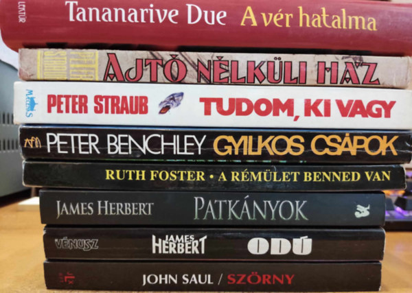 John Saul, James Herbert, Ruth Foster, Peter Benchley, Peter Straub, Tananarive Due - 8 db Horror-regny: A rmlet benned van; A vr hatalma; Ajt nlkli hz; Gyilkos cspok; Patknyok; Od; Szrny; Tudom, ki vagy