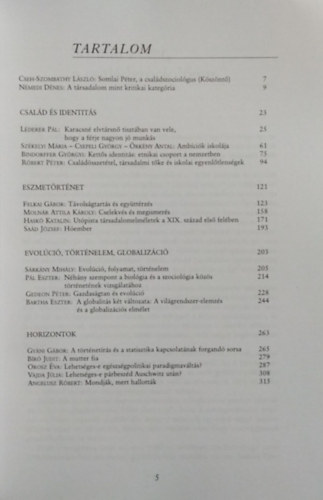 Pál Eszter - Útközben - Tanulmányok a társadalomtudományok köréből