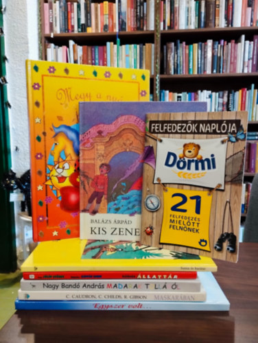 Balzs rpd, Vida Kata (rajzolta), Bakay Dra (szerk.), Flp Gyrgy-Radvn Simon, Nagy Band Andrs, Chris Caudron - Gyerekknyv csomag 8 darabos KNYVMENT AJNLAT: Felfedezk naplja, Kis zenei bc, Megy a nyr, jn a tl, Samu s bartai, Klns llattr, Madarak tollrl, Maskarban, Egyszer volt...