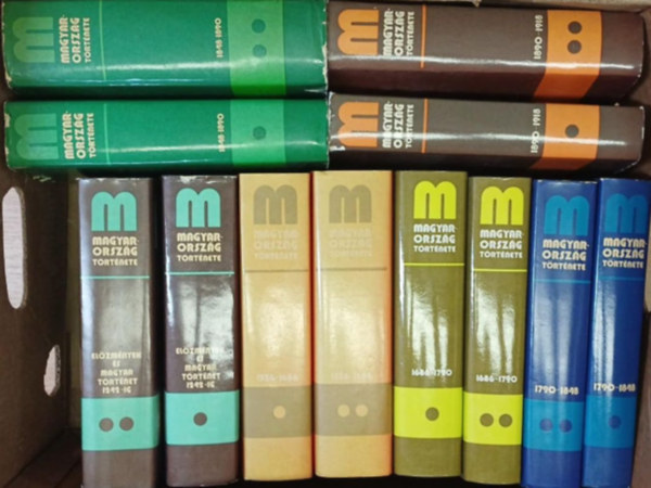 Sz�kely Gy�rgy (szerk.), Ember Gy�z� (szerk.), Heckenast Guszt�v (szerk.), M�rei Gyula (szerk.), Han�k P�ter (szerk.), R�nki Gy�rgy (szerk.), Pach Zsigmond P�l (a szerkeszt� bizotts�g vez - Magyarorsz�g t�rt�nete 14 k�tetben: El�zm�nyek �s magyar t�rt�net 1242-ig I-II. + 1526-1686 I-II. + 1686-1790 I-II. + 1790-1848 I-II. + 1890-1918 I-II. + 1918-1919 1919-1945 I-II. (14 k�tet)