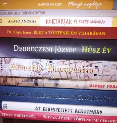 Bartos Margit, Arat Andrs, Kopa Jnos, Debreczeni Jzsef - 10 db-os magyar trtnelem KNYVMENT AJNLAT: Marg naplja, Lszl Alajos rpd trtnelmi irattra, Krtrsak s egyb madarak, let a trtnelem viharban, Hsz v, Nmetek Budapesten, jpest 1956, A magyar llam fm
