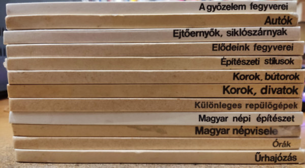 Mra knyvkiad - 12 db Kolibri zsebknyvek: A gyzelem fegyverei; Autk; Ejternyk, siklszrnyak; Eldeink fegyverei; ptszeti stlusok; Korok, btorok; Korok, divatok; Klnleges replgpek; Magyar npi ptszet; Magyar npviseletek; r