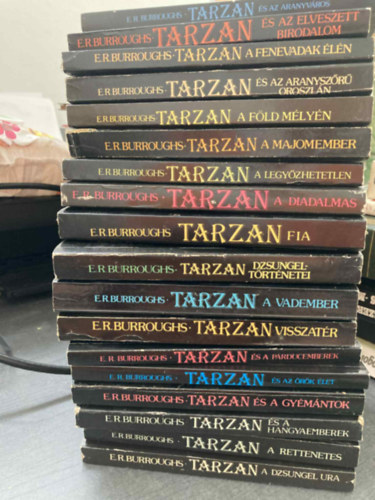 E. R. Burroughs - 18 db Tarzan k�tet
