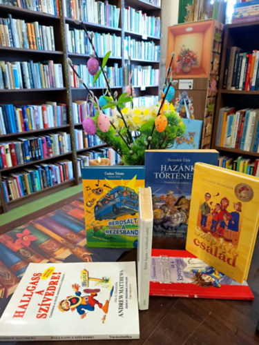 Bendek Elek, Francesca Simon, Szerz� Csuk�s Istv�n Katona Ildik� Grafikus Sz�nyi Gergely, Christine N�stlinger, Andrew Matthews - Ifj�s�gi k�nyvcsomag 6 darabos K�NYVMENT� AJ�NLAT:  Haz�nk t�rt�nete, Rosszcsont Peti �s a k�s�rteth�z, Beros�lt a rezesbanda, Sz�p kis csal�d, Szeleburdi csal�d, Hallgass a sz�vedre!