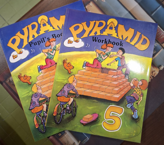 Bowen, Mary, Printha Ellis, Len Peterson - Pyramid Pupil's Book 5. + Pyramid Workbook 5.