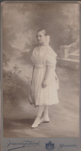 Joánovics Testvérek: Fehér ruhás leány (11x20 cm) (kabinetfotó)