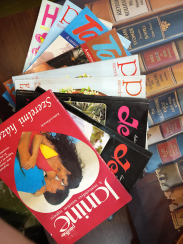 Phyllis Carroll, M.R. Heinze, Ellen Piano, Sandy Madison, Beresford Elisabeth, Shirley Kennedy, Andrev Masov, Larissa Carma, Kathryn Edwards - Romantikus k�nyvcsomag 9 darabos K�NYVMENT� AJ�NLAT: �gy is kellesz!, A szenved�ly �s a szerelm reg�nye, Aki vadul szeret, A boldogs�g szigete (Tanga),  D�ltengeri �lmok, Esk�v� helyett, A vigaszd�j neve Ray,Velem nem, Tarzan! (Jenny),