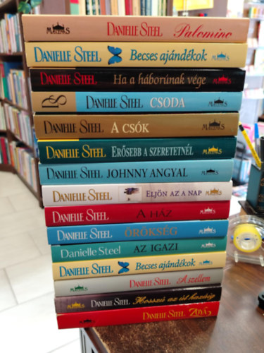 Daniel Steel - KNYVMENT AJNLAT, 15 DB. Daniel Steel. Palomino+ Becses ajndkok+ Ha a hbornak vge+ Csoda+ A csk+ Ersebb a szeretetnl+ Johnny angyal+ Eljn az a nap+ A hz+ rksg+ Az igazi+ Becses ajndkok+ A szellem+ Hossz az t haz