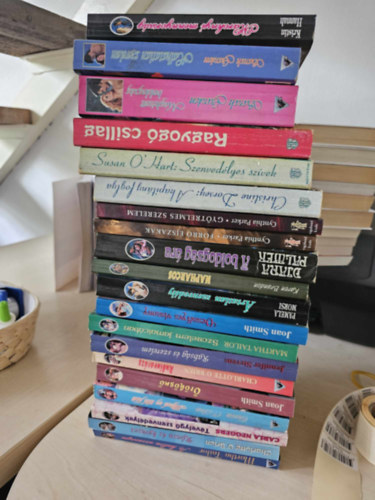Kristin Hannah, Sarah Garden, Lynn Armistead McKee, Susan O'Hart, Christine Dorsey, Cynthia Parker, Diana Palmer, Karen Brandon, Pamela Morsi, Joan Smith, Martha Tailor, Jennifer Stevens, Charlotte O' - 20db romantikus KNYVMENT AJNLAT: Maroknyi mennyorszg, Halhatatlan szerelem, Megksett boldogsg, Ragyog csillag, Szenvedlyes szvek, A kapitny foglya, Gytrelmes szerelem, Forr jszakk, A boldogsg ra, Napharcos, rtatlan s