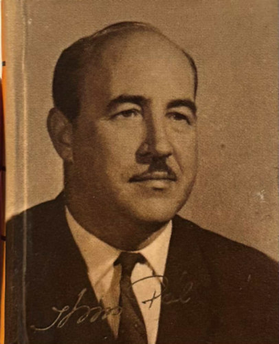 Az Athenaeum Nyomda dolgoz�i k�sz�ntik Kiss P�l elvt�rsat nyugd�jba vonul�s�nak alkalm�b�l