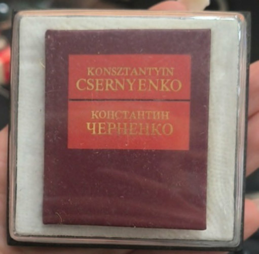 Konsztantyin Csernyenko - A forradalmi alkotás és a béke ideológiája (magyar-orosz nyelvű minikönyv)
