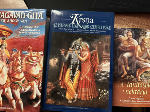 A tantsok nektrja + A Bhagavad-Gta + Az istensg legfelsbb szemlyisge ( 3 knyv )