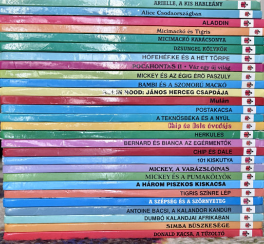 Walt Disney, The Walt Disney Company - 28 db Disney k�nyvklub: Arielle, a kis hable�ny, Alice Csodaorsz�gban, Aladdin, Micimack� �s Tigris, Micimack� kar�csonya, Tigris sz�nre l�p, Dzsungel k�lyk�k, H�feh�rke �s a h�t t�rpe, Pocahontas II: v�r egy �j vil�g, Mickey �s a