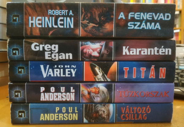 Robert A. Heinlein, Greg Egan, John Varley, Poul Anderson - 5 db Sci-Fi: A fenevad szma; Karantn; Titn; Tzkorszak; Vltoz csillag