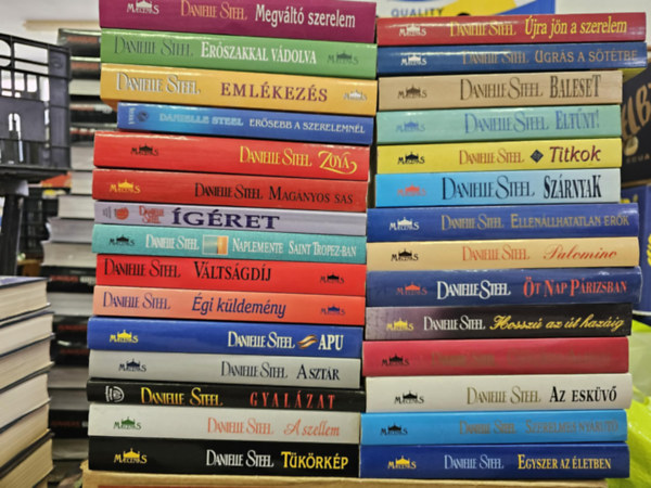 Danielle Steel - 29db Steel, K�NYVMENT� AJ�NLAT: Megv�lt� szerelem+ Er�szakkal v�dolva+ Eml�kez�s+ Er�sebb a szerelemn�l+ Zoya+ Mag�nyos sas+ �g�ret+ Naplemente Saint Tropez-ban+ V�lts�gd�j+ �gi k�ldem�ny+ Apu+ A szt�r+ Gyal�zat+ A szellem+ T�k