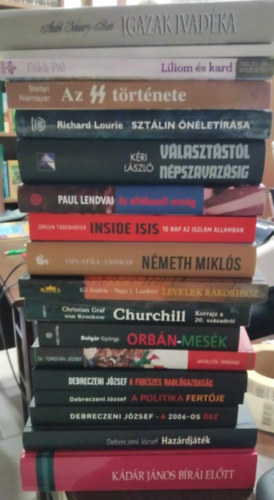 Tbb szerz, Fldi Pl, Kri Lszl, Paul Lendvai, Debreczeni Jzsef, Torgyn Jzsef - 18 db politikai m: Kdr Jnos bri eltt+Hazrdjtk+A 2006-os sz+A politika fertje+A fideszes rablgazdasg+Antalltl Orbnig+Orbn-mesk+Churchill+Levelek Rkosihoz+Nmeth Mikls+Inside Isis-10 nap az Iszlm llamban+Az