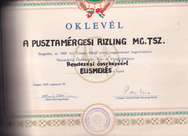 Mez�gazdas�gi Oklev�l (47,5�34cm) - Oklev�l a Pusztam�rgesi Rizling MG. TSZ. Szegeden, az 1969. �vi �nnepi Hetek sor�n megrendezett hagyom�nyos Nemzetk�zi �szibarack-, Bor- �s Vir�gki�ll�t�son Rendez�si �sszk�p��rt Elismer�st n