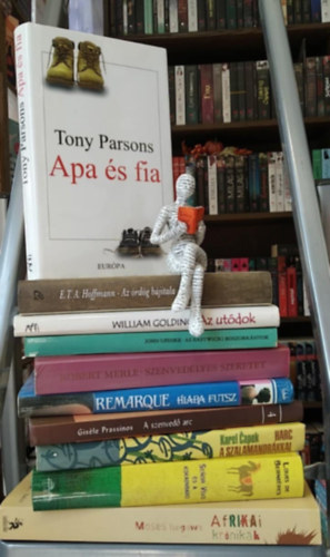 Tony Parsons, William Golding, Robert Merle - 10 db-os KNYVMENT AJNLAT, vilgirodalom: Afrikai krnikk+Senor Vivo s a kokainbr+Harc a szalamandrkkal+A szenved arc+Hiba futsz+Szenvedlyes szeretet+Az Eastwicki boszorknyok+Az utdok+Az rdg bjitala+Apa s fia