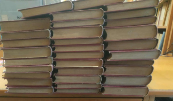 Jókai Mór - 32 db Jókai Mór: Megtörtént regék; Rab Ráby; Fekete gyémántok; Bálványos-vár; Virradóra; Szerelem bolondjai; Szabadság a hó alatt vagy a zöld könyv; Még egy csokrot