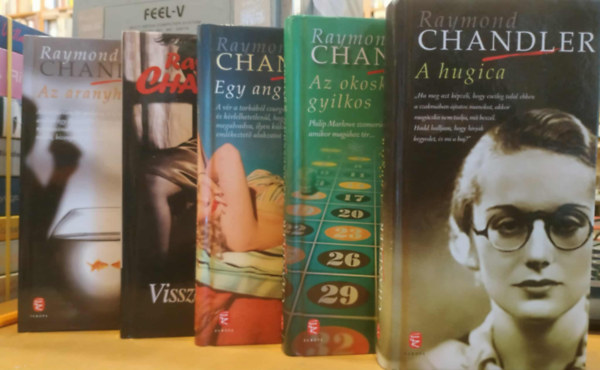 Raymond Chandler - 5 db Raymond Chandler: A hugica + Az aranyhalak + Az okoskodó gyilkos + Egy angliai nyár + Visszajátszás
