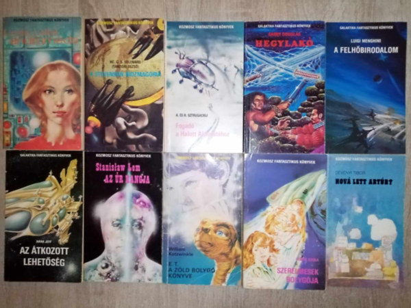 F. Hoyle-J. Elliot, HC. G. S. Solenard (Tandori Dezs), A. s B. Sztugackij, Garry Douglas, Luigi Menghini, Hank Jeff, Stanislaw Lem, William Kotzwinkle, Fekete Gyula, Dvnyi Tibor - Kozmosz / Galaktika Sci-Fi knyvcsomag (10db) Andromda / A Stevenson-biozmagria / Fogad a halott alpinisthoz / Hegylak / A felhbirodalom / Az tkozott lehetsg / Az r hangja / E. T. a zld bolyg knyve / Szerelmesek bolygja /