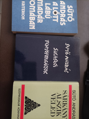 3db ajándékkönyv: Szelidítő szavak; Gondolatok a boldogságról; A bölcsesség szavai