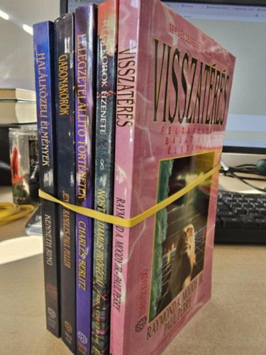 Kenneth Ring, Randles, Jenny-Fuller, Paul, Charles Berlitz, Erika Cheetham, Moody, Raymond A. Jr.-Perry, Paul - 5db ezoterika, KNYVMENT AJNLAT: Hallkzeli lmnyek+ Gabonakrk+ Llegzetelllt trtnetek+ Nostradamus prfcii+ Visszatrs