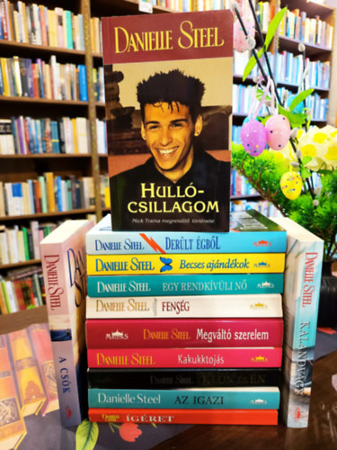 Danielle Steel - Danielle Steel könyvcsomag 12 darabos KÖNYVMENTŐ AJÁNLAT: Az igazi, Ígéret, A klón és én, Kakukktojás, Megváltó szerelem, Fenség, Egy rendkívüli nő, Becses ajándékok, Derült égből, A csók, Hullócsillagom, Kalandvágy