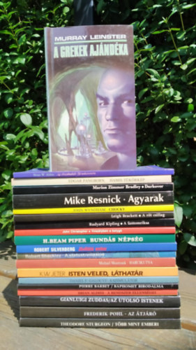 Rudyard Kipling, Frederick Pohl, Robert Silvenberg, Murray Leinster, Mike Resnick, H. Beam Piper, Theodore Sturgeon, Gianluigi Zuddas, Brian Aldiss, Pierre Barbet, Daniel F. Galouye, K.W.Jeter, Michae - 20 db-os KNYVMENT AJNLAT, fantasy: Tbb mint emberi+ Az tjr+ Az utols istenek+ A rendszer ellensgei +Baphomet birodalma+ A szimultor+ Isten veled, lthatR+ Harcikutya+ Sttuscivilizci+ Jvlt ember+ Bunds npsg+