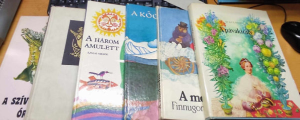 Urai Erika, Czak Mria (rajz), Lendvai Antal (ill.), Wrtz dm - 6 db meseknyv: A hrom amulett (zsiai); A koroszln (tibeti); A medvefi (finnugor); A pvakirly (francia); A szv nlkli ris (norvg); Az aranyagancsos szarvas (szlovk)