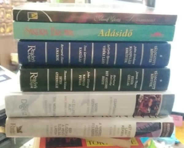 Mary Higgins Clark, Earlene Fowler, Chetan Bhagat, John Grisham, Will North, Tess Gerritsen, Barbara Delinsky, Sandra Brown, Melissa Moretti, Kendall Ryan - 6 db-os K�NYVMENT� AJ�NLAT: romantikus: Ad�sid�+ Manipul�lt esk�dtek /Vid�ki l�ny /Kasz�l�s /Amarok+ Feh�r csillag /Egy asszony helye /Nathan fut�sa /Isten gyermekei+ Csapd�ban /Sodr� szenved�ly /Az �j leple alatt /�n, Mona Lisa+