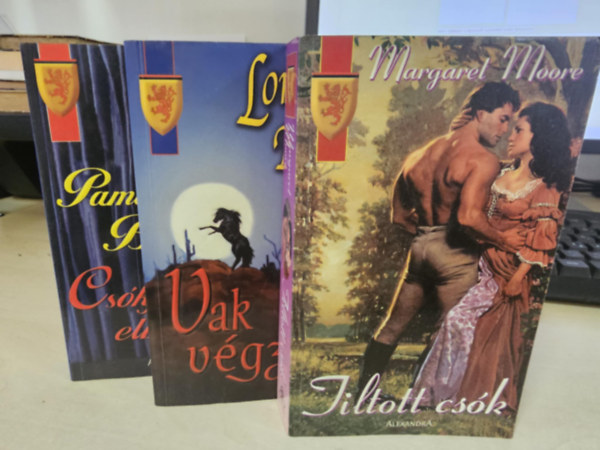 Margaret Moore, Lorraine Heath, Pamela Britton - Tiltott csk + Vak vgzet+ Cskjaidtl elbvlve