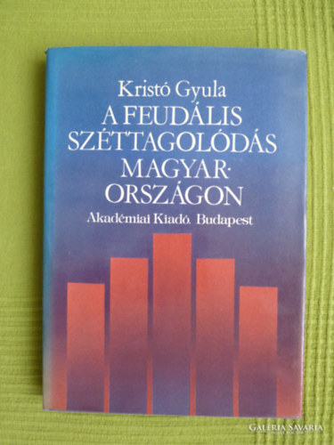 Szerz Krist Gyula Szerkeszt Dr. Halsz Margit Balla Imre - A feudlis szttagolds Magyarorszgon    - Dinasztikus orszgfelosztsok - Territorilis klnkormnyzatok - Oligarchikus tartomnyurasgok  (Kihajthat fekete-fehr trkp illusztrcival.)