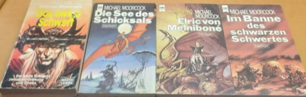 Michael Moorcock - 4 db Michael Moorcock: Das ewige Schwert (20 083); Die See des Schicksals (3657); Elric von Melnibon (3647); Im Banne des Schwarzen Schwertes (3753)(4 ktet)