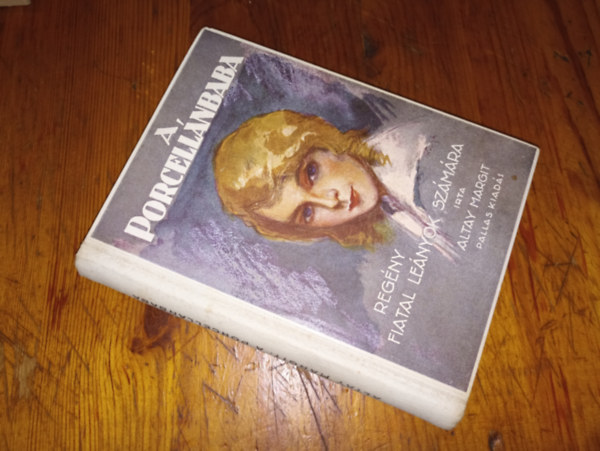 Altay Margit - A porcelánbaba