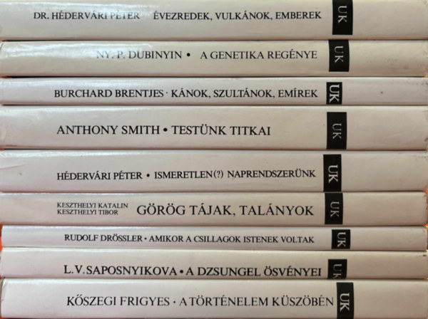 9 db k�nyv Univerzum k�nyvt�r sorozatb�l