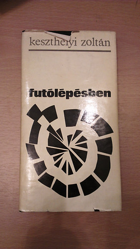 Keszthelyi Zoltán - Futólépésben