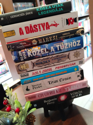 Gerencs�r J�nos, Daniel O'Malley, Maria Turtschaninoff, Ryan Gattis, Nemes Istv�n, Borroughs, Williams., Brian Daley, Peake Mervyn, Kay, Guygavriel, Benjamin Percy - K�NYVMENT� AJ�NLAT, 10 DB. Fantasy, Sci-fi. K�sza utak legend�ja, A b�stya, Maresi, K�zel a t�zh�z, Nordes - A cetkopony�s h�z, Pengefut�r - Az igazi Blade Runner, Star Wars: Han Solo hadj�rata, Titus Groan, Ysabel - Provence var�zslato