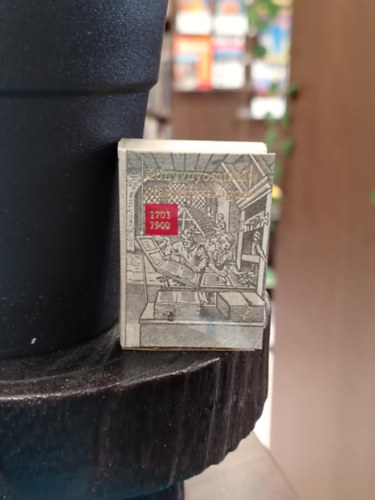 Bolg�r Iv�n - V�gh Oszk�r - K�nyvnyomtat�s Magyarorsz�gon 1703-1900. (minik�nyv)