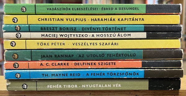 Christian Vulpius, Breszt Borisz, Maciej Wojtyszko, Tke Pter, Jaan Rannap, Arthur C. Clarke, Thomas Mayne Reid, Fehr Tibor - 9 db Delfin knyv: Vadszrk elbeszlsei - bred a dzsungel, Haramik kapitnya, Divnyi trtnet, A hossz lom, Veszlyes szafri, Az utols fehrtoll, Delfinek szigete, A fehr trzsfnk, Nyugtalan vr