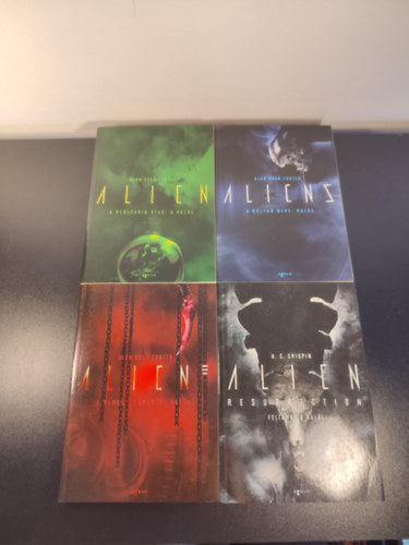 A. C. Crispin, Alan Dean Foster - Alien 1-4. (dszdobozban) / A nyolcadik utas: a Hall, A bolyg neve: Hall, A vgs megolds: Hall, Feltmad a Hall