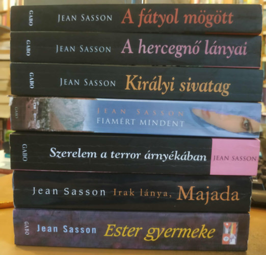 Jean Sasson - 7 db Jean Sasson: A f�tyol m�g�tt; A hercegn� l�nyai; Kir�lyi sivatag; Fiam�rt mindent; Szerelem a terror �rny�k�ban; Irak l�nya, Majada; Ester gyermeke