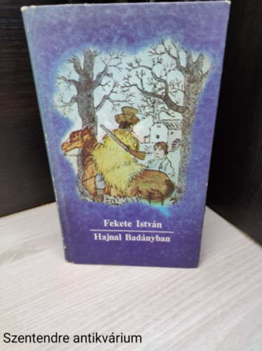 Fekete Istvn - Hajnal Badnyban-Fekete-fehr illusztrcikat tartalmaz.
