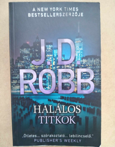 J. D. Robb (Nora Roberts), B�k�si J�zsef (szerk.), Kiss Tam�s (ford.) - Hal�los titkok (Secrets in Death) - Hal�los-sorozat 45. k�tet