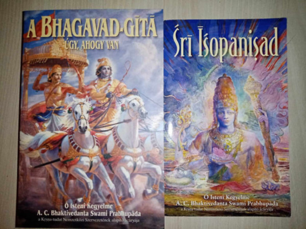 Ő Isteni kegyelme A. C. Bhaktivedanta Swami Prabhupada - A Bhagavad-Gitá úgy ahogy van + Srí Ísopanisad (A TUDOMÁNY, AMELY KÖZELEBB VISZI AZ EMBERT KRSNÁHOZ, AZ ISTENSÉG LEGFELSŐBB SZEMÉLYISÉGÉHEZ)