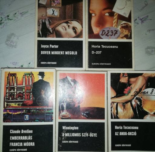 5 db Krimi: A hamis Madonna, Gyilkoss�g a vid�m parkban, Gyilkoss�g ny�lt sz�nen, Gyilkoss�g p�r penny�rt, Gyilkoss�g a legfels�bb b�r�s�gon